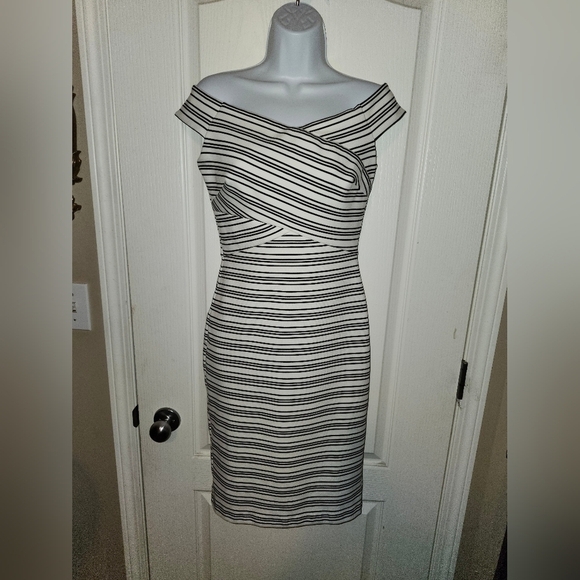 Black house white market fitted wiggle dress - Picture 3 of 8